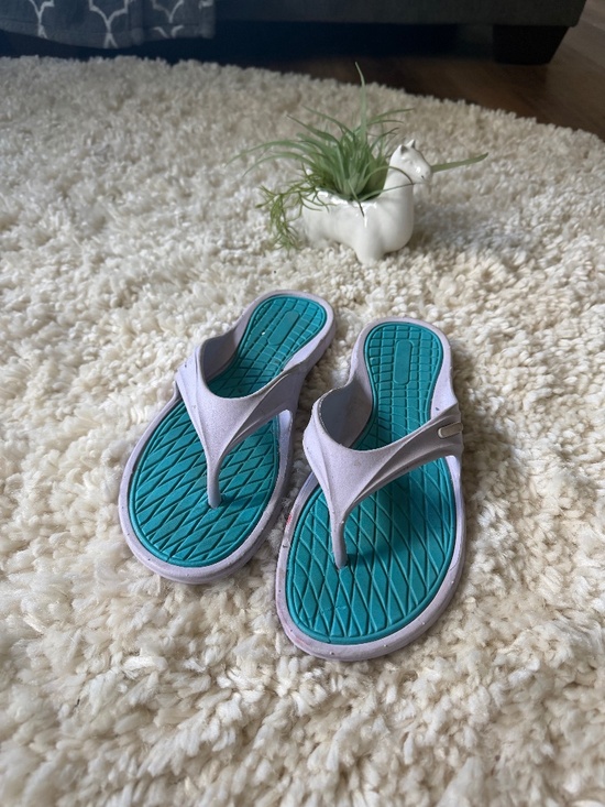 Shoes - Comfortable Teal Footbed nonslip beach swim summer sandal Flip Flops with Lavend